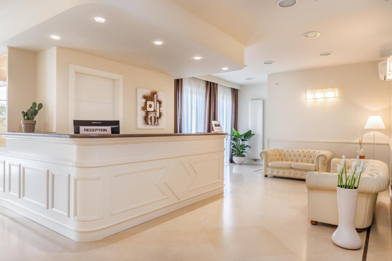 Hotel & Residence Exclusive مارينا دي كارّارا المظهر الخارجي الصورة