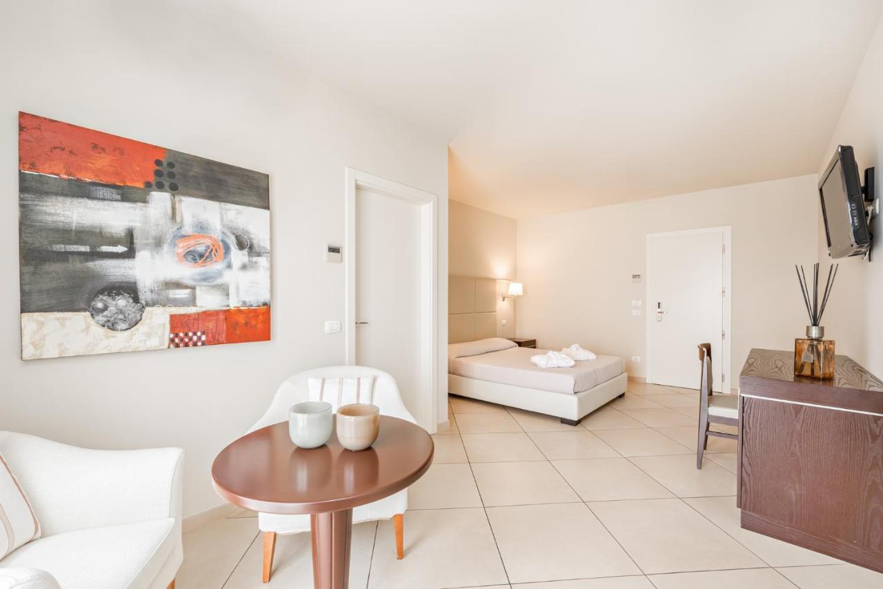 Hotel & Residence Exclusive مارينا دي كارّارا المظهر الخارجي الصورة