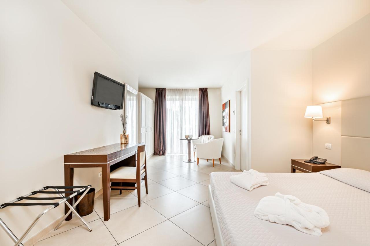 Hotel & Residence Exclusive مارينا دي كارّارا المظهر الخارجي الصورة