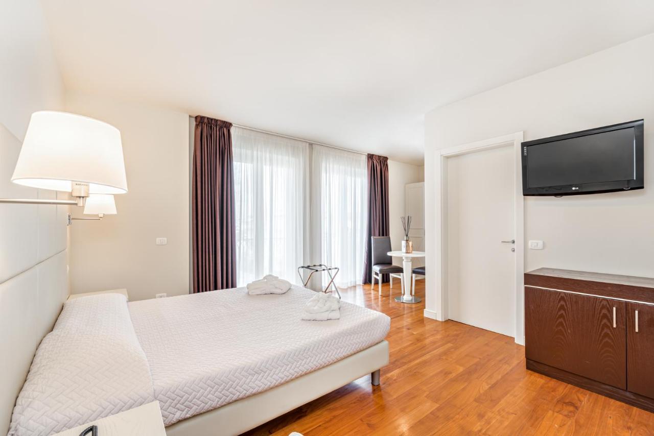 Hotel & Residence Exclusive مارينا دي كارّارا المظهر الخارجي الصورة
