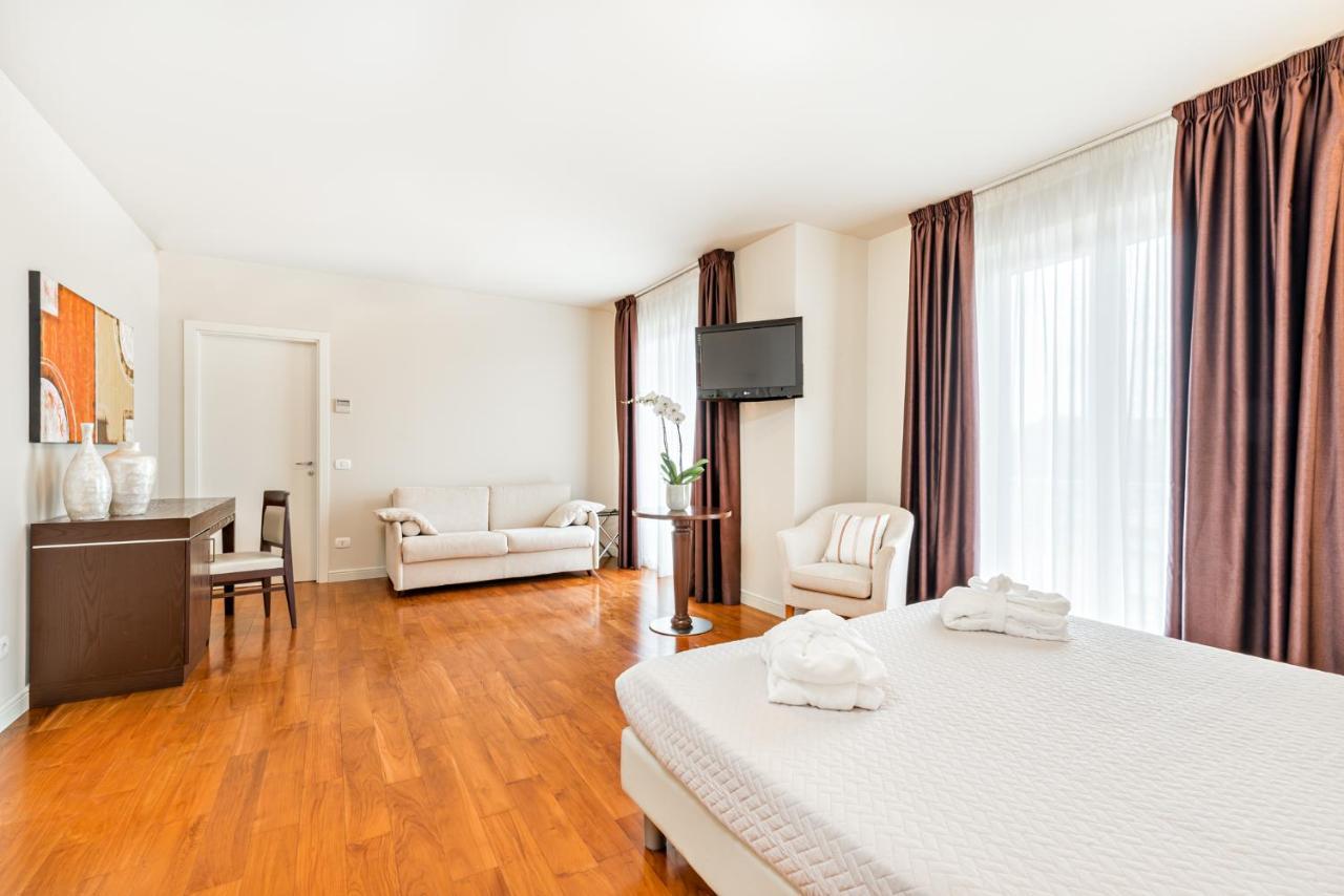 Hotel & Residence Exclusive مارينا دي كارّارا المظهر الخارجي الصورة