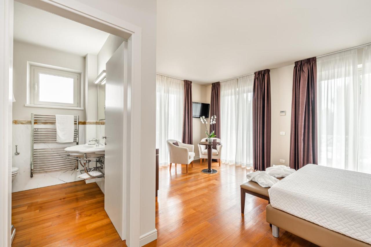 Hotel & Residence Exclusive مارينا دي كارّارا المظهر الخارجي الصورة