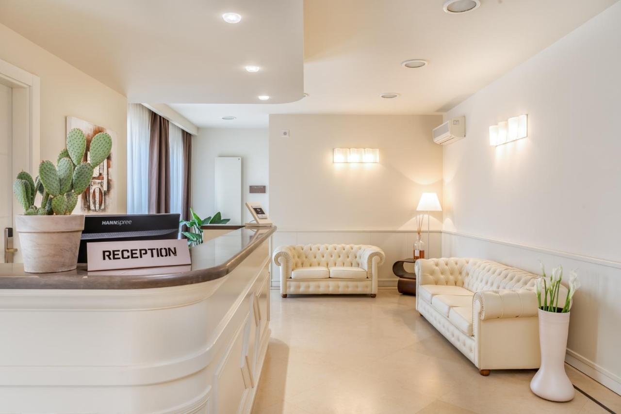 Hotel & Residence Exclusive مارينا دي كارّارا المظهر الخارجي الصورة
