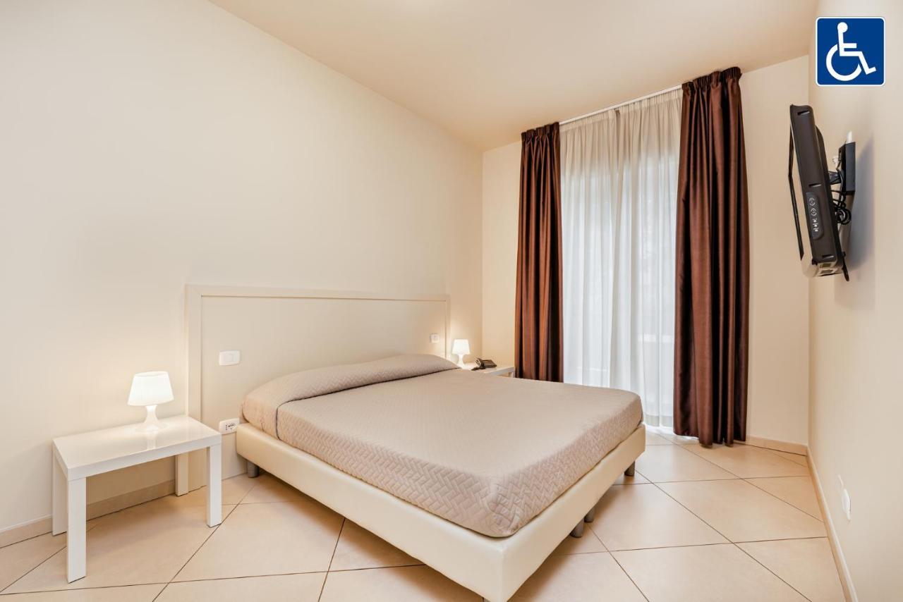 Hotel & Residence Exclusive مارينا دي كارّارا المظهر الخارجي الصورة